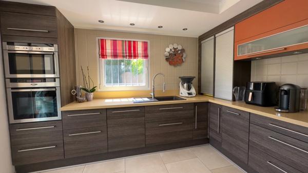 Maison à vendre 6 pièces CHATEAUNEUF LE ROUGE (13)