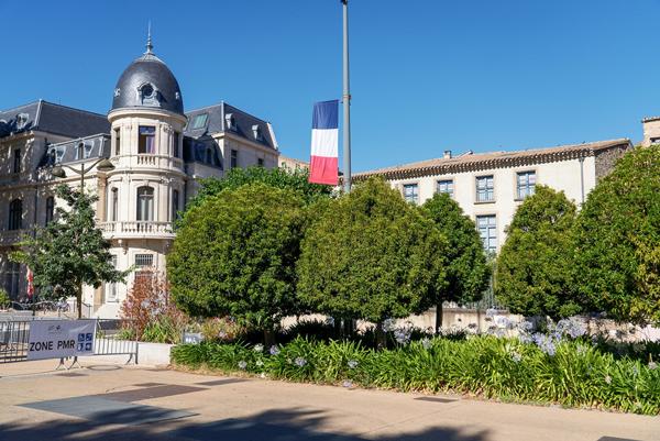 CARCASSONNE – BASTIDE SAINT-LOUIS Workshop de 98m² avec boutique et appartement T2 bis