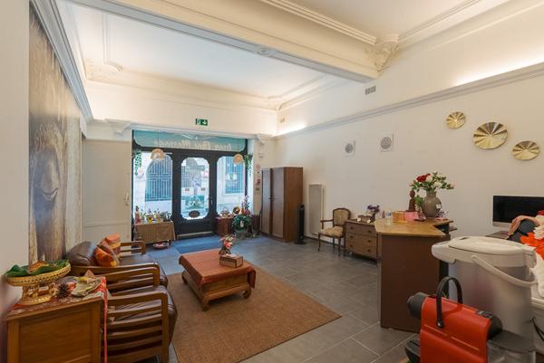 CARCASSONNE – BASTIDE SAINT-LOUIS Workshop de 98m² avec boutique et appartement T2 bis