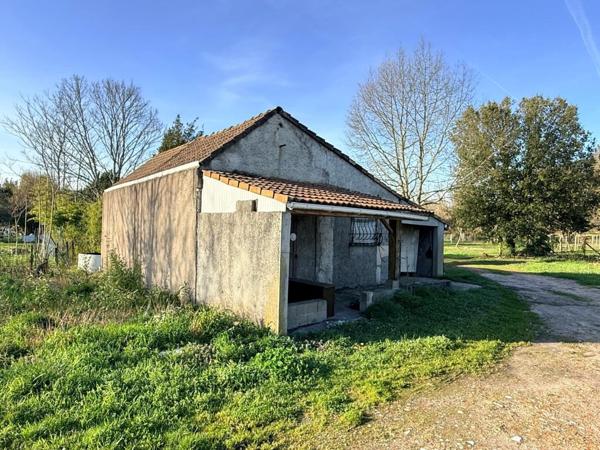 ST YZAN MAISON 70 M² A RESTAURER Saint-Yzan-de-Soudiac (33920)