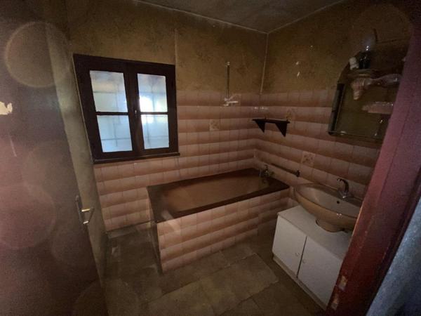 ST YZAN MAISON 70 M² A RESTAURER Saint-Yzan-de-Soudiac (33920)