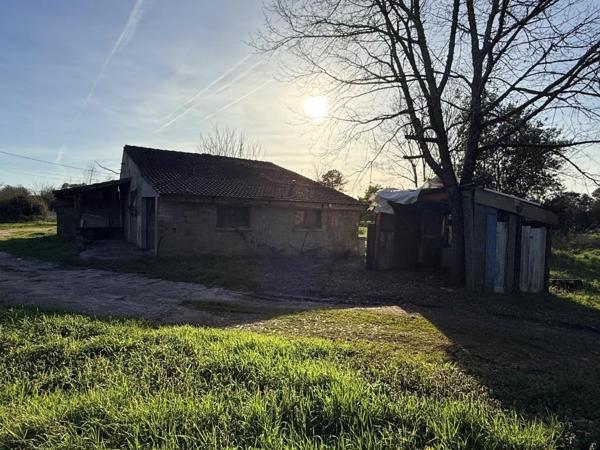ST YZAN MAISON 70 M² A RESTAURER Saint-Yzan-de-Soudiac (33920)
