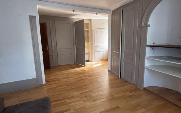 Appartement à louer    3 pièces •  Gex