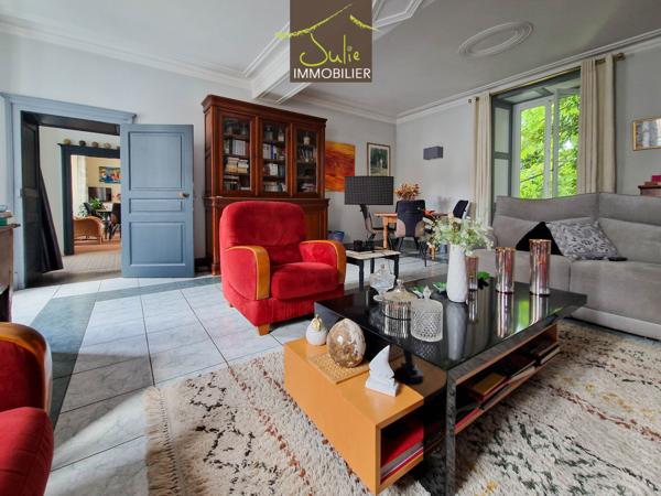 MAISON SINGULIERE AU COEUR DE BRESSUIRE avec JARDIN et GARAGE !!