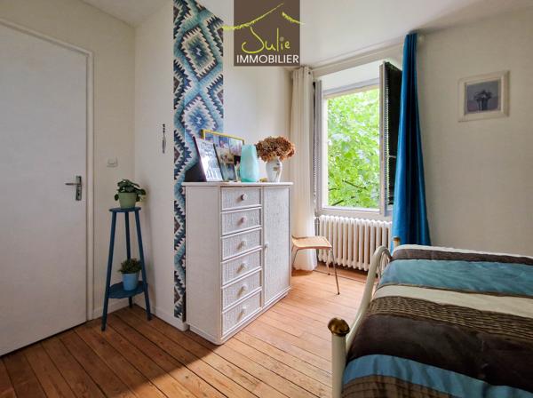 MAISON SINGULIERE AU COEUR DE BRESSUIRE avec JARDIN et GARAGE !!