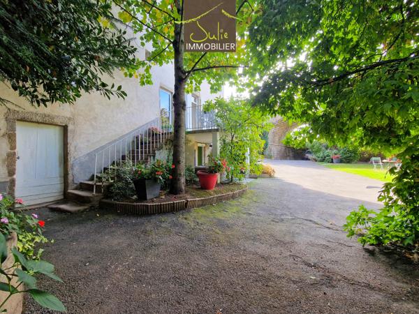 MAISON SINGULIERE AU COEUR DE BRESSUIRE avec JARDIN et GARAGE !!