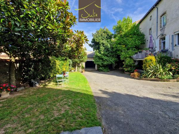 MAISON SINGULIERE AU COEUR DE BRESSUIRE avec JARDIN et GARAGE !!