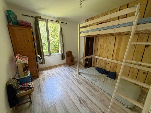 Pavillon récent à la campagne avec possibilité grand terrain