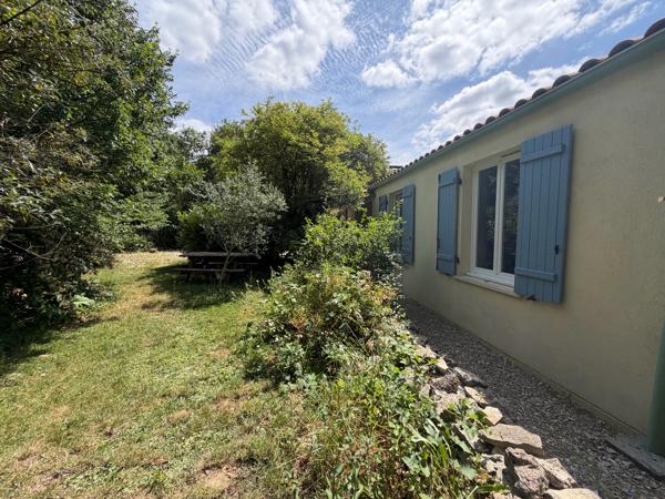 Pavillon récent à la campagne avec possibilité grand terrain