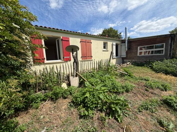 Pavillon récent à la campagne avec possibilité grand terrain