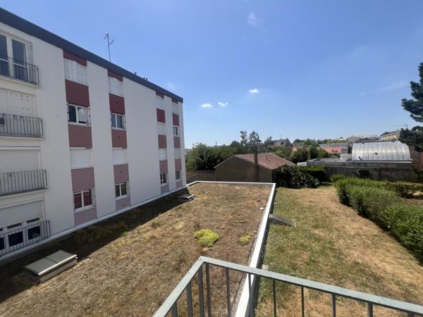 Appartement
         1 pièce
        - 25 m² 84 000 € *