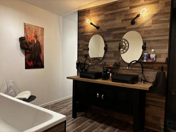 12 MIN SAUMUR SUD LONGERE ENTIEREMENT RENOVEE + STUDIO INDEPENDANT SUR ENVIRON 1500M2 ARBORE CLOS
