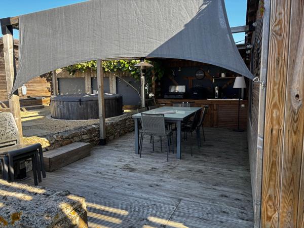 12 MIN SAUMUR SUD LONGERE ENTIEREMENT RENOVEE + STUDIO INDEPENDANT SUR ENVIRON 1500M2 ARBORE CLOS