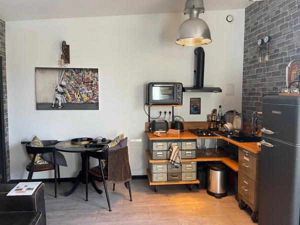 12 MIN SAUMUR SUD LONGERE ENTIEREMENT RENOVEE + STUDIO INDEPENDANT SUR ENVIRON 1500M2 ARBORE CLOS