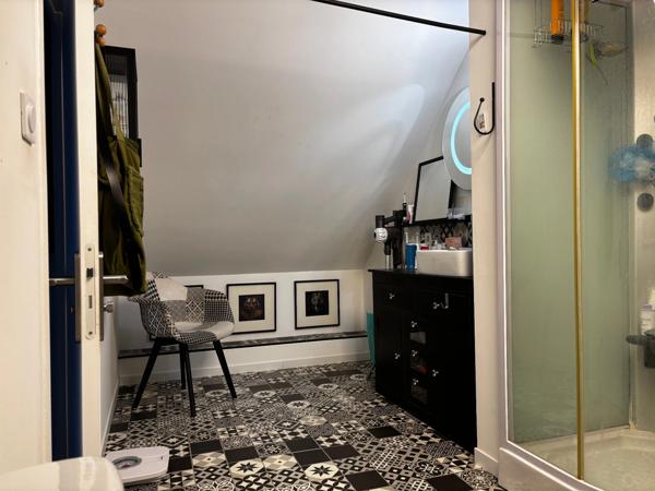 12 MIN SAUMUR SUD LONGERE ENTIEREMENT RENOVEE + STUDIO INDEPENDANT SUR ENVIRON 1500M2 ARBORE CLOS