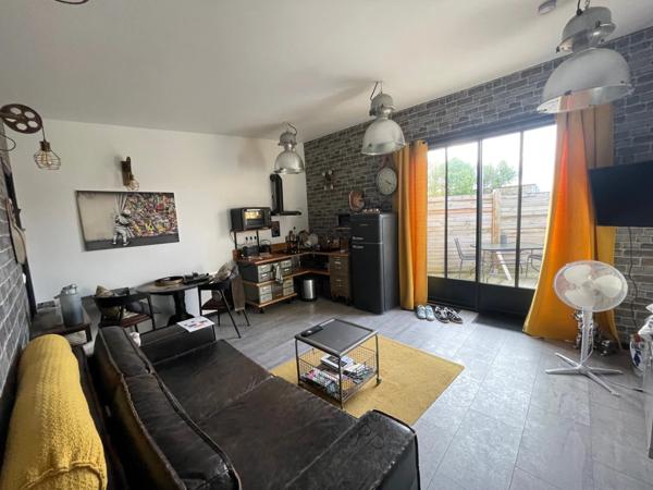 12 MIN SAUMUR SUD LONGERE ENTIEREMENT RENOVEE + STUDIO INDEPENDANT SUR ENVIRON 1500M2 ARBORE CLOS