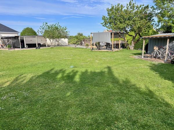 12 MIN SAUMUR SUD LONGERE ENTIEREMENT RENOVEE + STUDIO INDEPENDANT SUR ENVIRON 1500M2 ARBORE CLOS