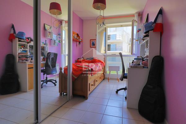 Appartement Marseille 4 pièces - Secteur Timone - Double exposition - Deux Terrasses - Parking / Box