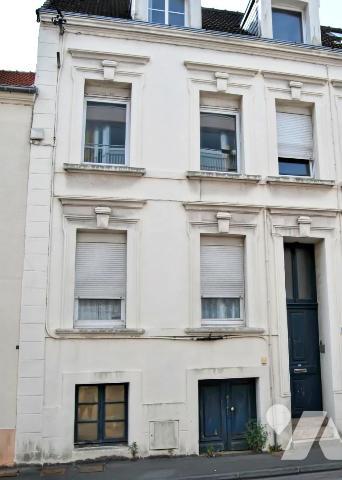 DANS UN ESEMBLE IMMOBILIER EQUEURDREVILLE 3 APPARTEMENTS ENTIEREMENT RENOVES ET MEUBLES