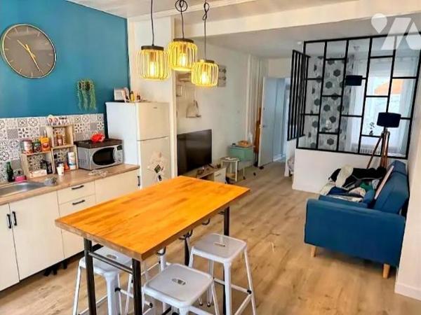 DANS UN ESEMBLE IMMOBILIER EQUEURDREVILLE 3 APPARTEMENTS ENTIEREMENT RENOVES ET MEUBLES