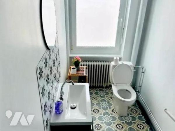 DANS UN ESEMBLE IMMOBILIER EQUEURDREVILLE 3 APPARTEMENTS ENTIEREMENT RENOVES ET MEUBLES