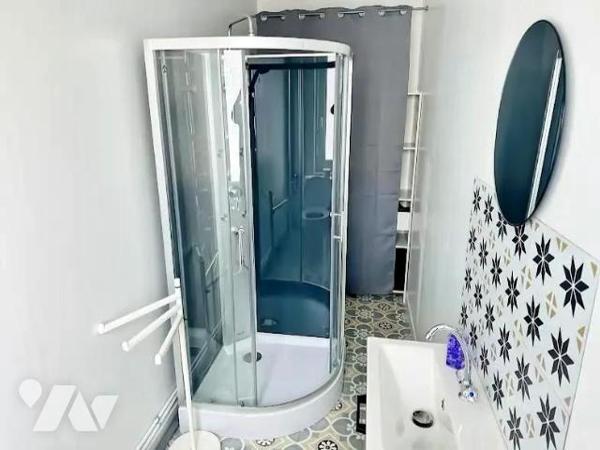 DANS UN ESEMBLE IMMOBILIER EQUEURDREVILLE 3 APPARTEMENTS ENTIEREMENT RENOVES ET MEUBLES