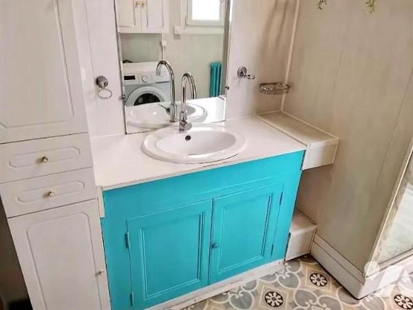 DANS UN ESEMBLE IMMOBILIER EQUEURDREVILLE 3 APPARTEMENTS ENTIEREMENT RENOVES ET MEUBLES