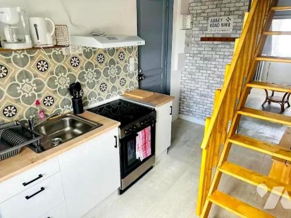 DANS UN ESEMBLE IMMOBILIER EQUEURDREVILLE 3 APPARTEMENTS ENTIEREMENT RENOVES ET MEUBLES