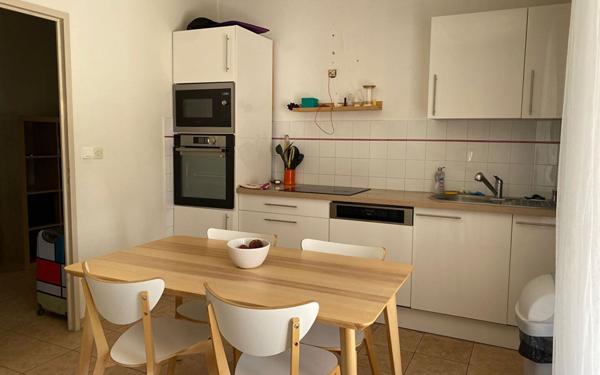 Maison à louer    4 pièces •  Rognonas