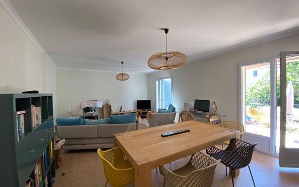 Maison à louer    4 pièces •  Rognonas