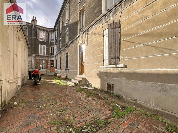 A LOUER - VIDE - 2 PIECES 35m²