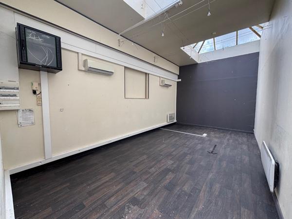 A VENDRE - ENTREPOTS / LOCAUX COMMERCIAUX - CENTRE VILLE FOURCHAMBAULT