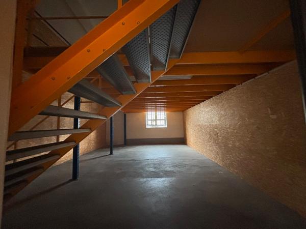 A VENDRE - ENTREPOTS / LOCAUX COMMERCIAUX - CENTRE VILLE FOURCHAMBAULT