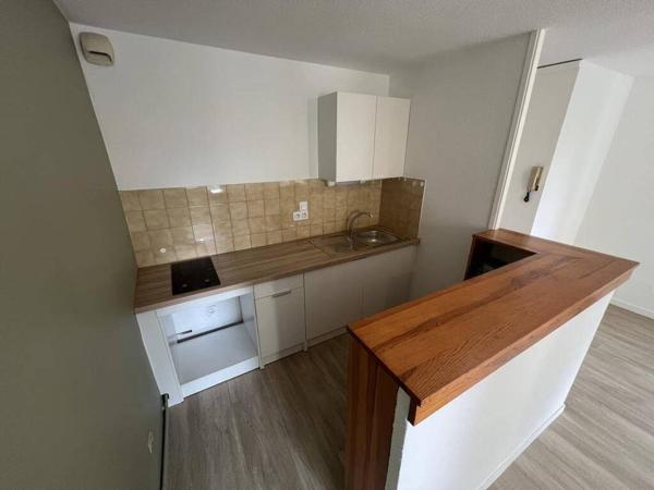 Garage disponible au 01/04/2026 - Secteur Les Capucins 43000 Le Puy en Velay