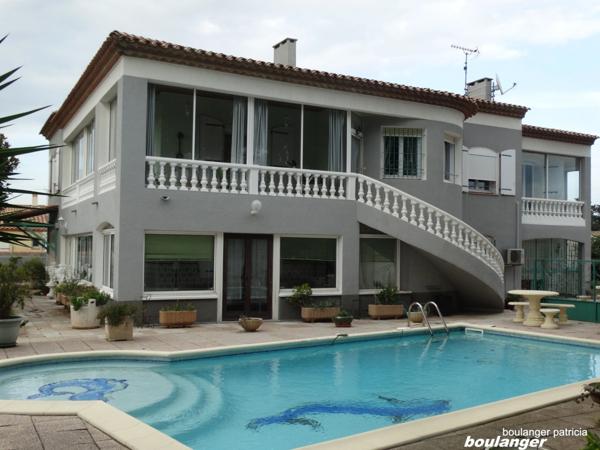 Villa spacieuse avec piscine et garages – 400 m² habitables à Narbonne
