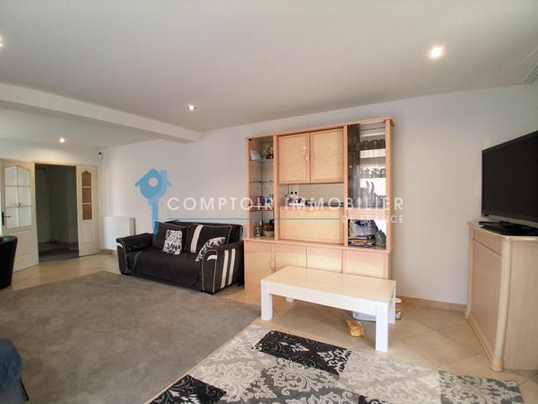 Villa
                                                                                                                                                                                                                                                                                                                        5 pièce(s)                                                                                                                                                                                                          4 chambre(s)                                                                                                                                                                                                          132  m²