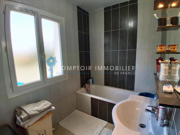 Villa
                                                                                                                                                                                                                                                                                                                        5 pièce(s)                                                                                                                                                                                                          4 chambre(s)                                                                                                                                                                                                          132  m²