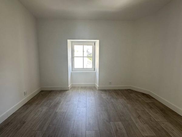 T3 – 62,10 m² + caves 32,10 m² – 2e étage – Centre Saint-Jean-d’Angély