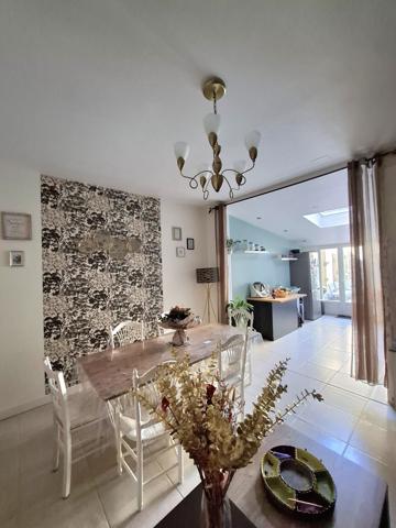 À vendre - Maison mitoyenne 1 côté, 5 pièces située à Fresnay-sur-Sarthe (72130)