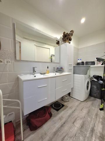 À vendre - Maison mitoyenne 1 côté, 5 pièces située à Fresnay-sur-Sarthe (72130)