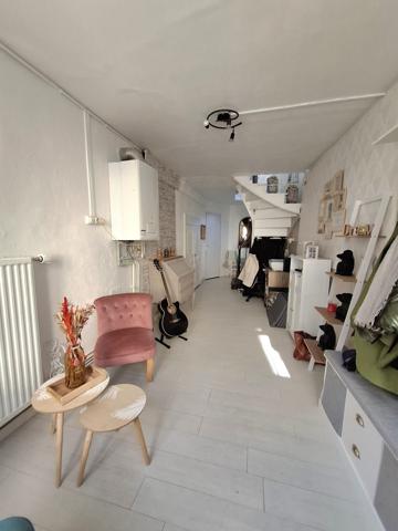 À vendre - Maison mitoyenne 1 côté, 5 pièces située à Fresnay-sur-Sarthe (72130)