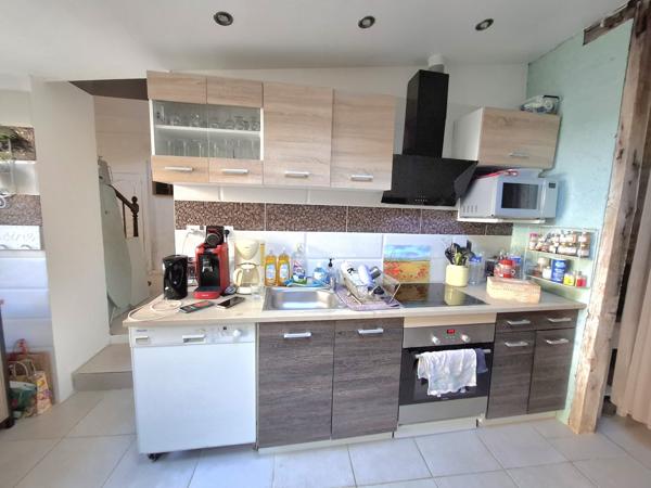 À vendre - Maison mitoyenne 1 côté, 5 pièces située à Fresnay-sur-Sarthe (72130)