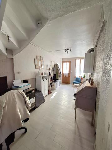 À vendre - Maison mitoyenne 1 côté, 5 pièces située à Fresnay-sur-Sarthe (72130)