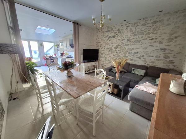 À vendre - Maison mitoyenne 1 côté, 5 pièces située à Fresnay-sur-Sarthe (72130)