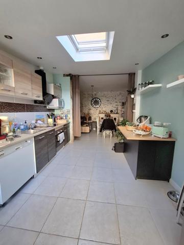 À vendre - Maison mitoyenne 1 côté, 5 pièces située à Fresnay-sur-Sarthe (72130)