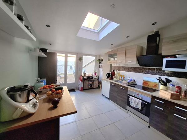 À vendre - Maison mitoyenne 1 côté, 5 pièces située à Fresnay-sur-Sarthe (72130)