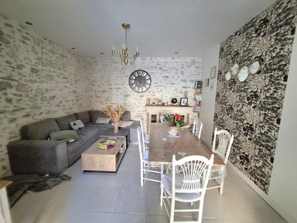 À vendre - Maison mitoyenne 1 côté, 5 pièces située à Fresnay-sur-Sarthe (72130)