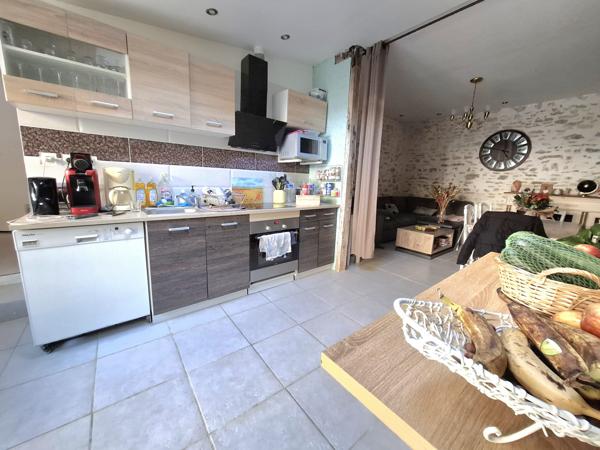 À vendre - Maison mitoyenne 1 côté, 5 pièces située à Fresnay-sur-Sarthe (72130)