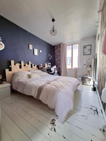 À vendre - Maison mitoyenne 1 côté, 5 pièces située à Fresnay-sur-Sarthe (72130)