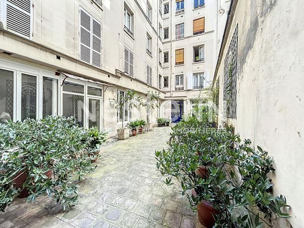 Nestenn - Paris 9eme - Studette - Turgot / Condorcet - Dernier etage - Ascenseur